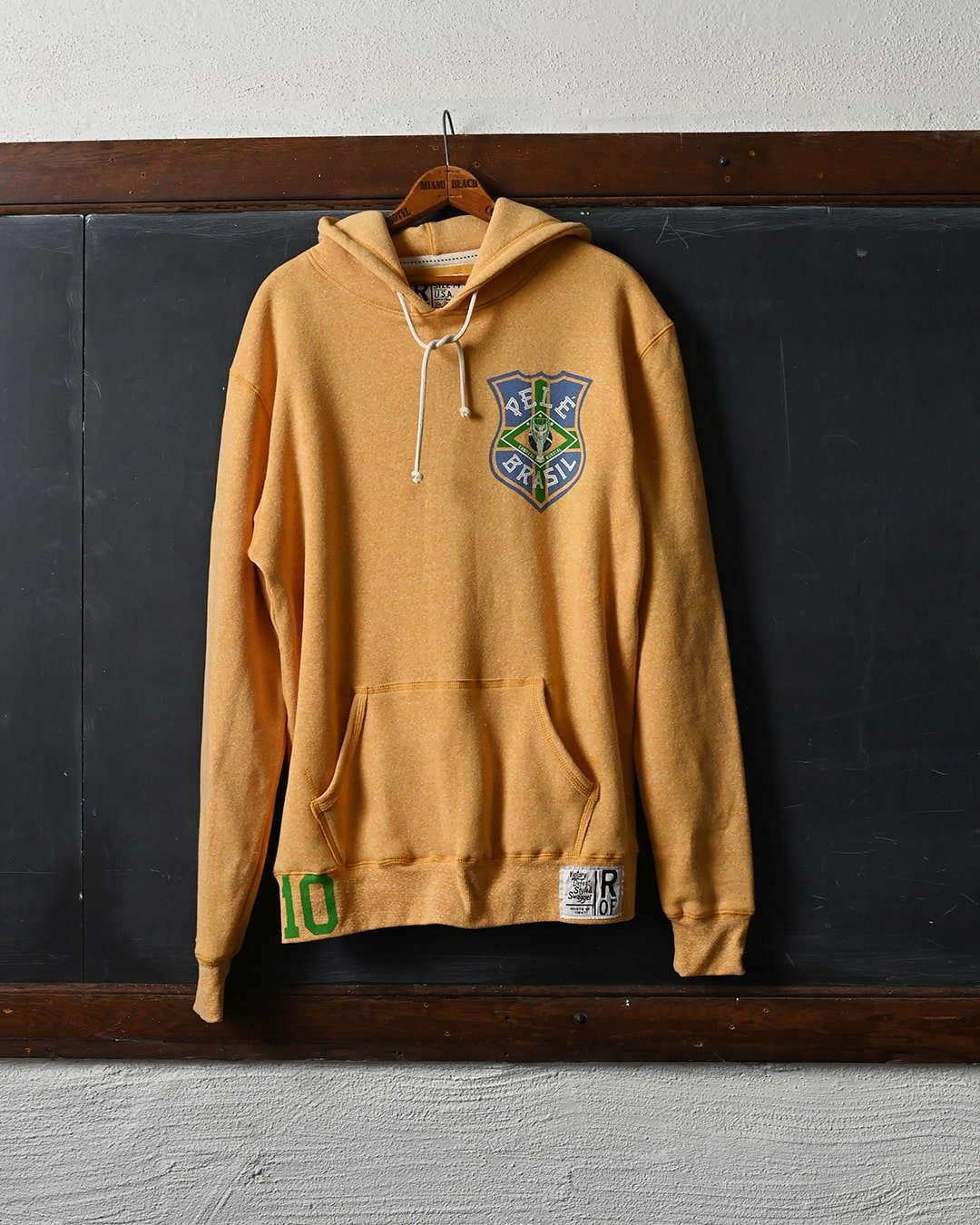 Pelé #10 Brasil Gold PO Hoody - Roots of Fight Canada